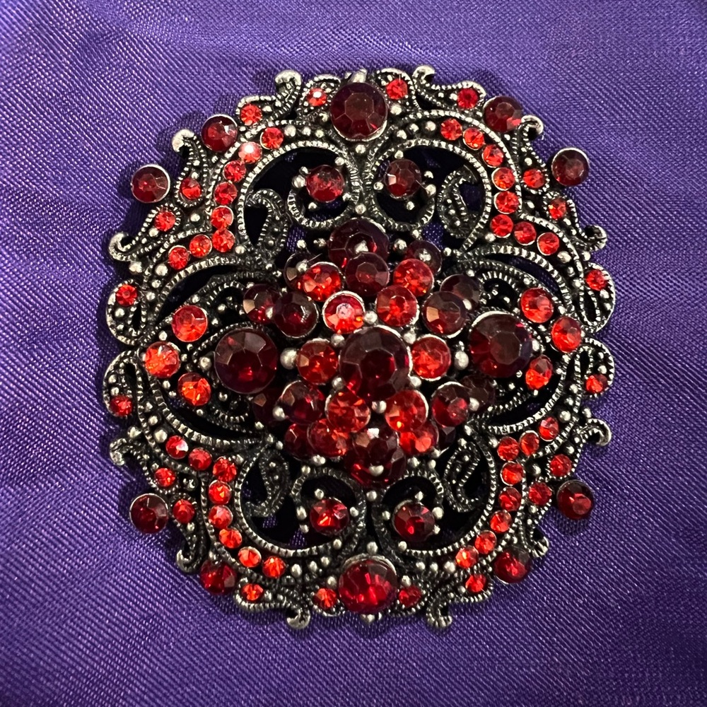 From grandmas closet! Broach from the 1960’s. To good to pass up on. 🥰🥰